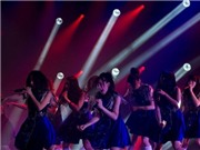 Bóng đá anh, ngoại hạng anh, lịch thi đấu euro 2012, Các cô gái AKB48 bị chỉ trích vì “mớm kẹo”